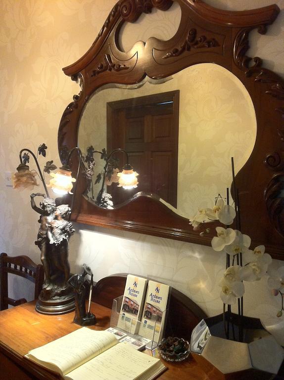 Ardawn House Bed & Breakfast กัลเวย์ ภายนอก รูปภาพ The mirror in the dressing room