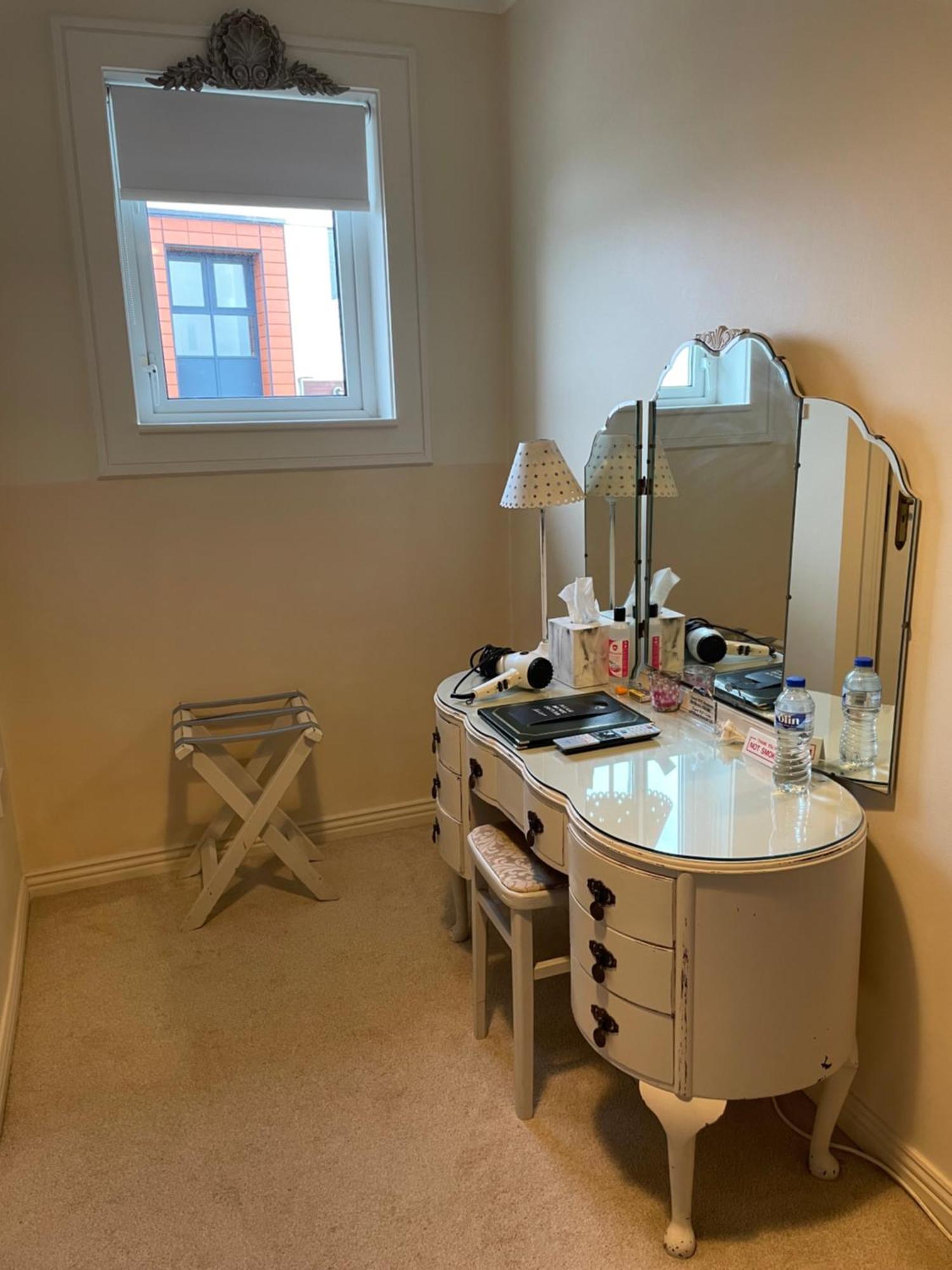 Ardawn House Bed & Breakfast กัลเวย์ ภายนอก รูปภาพ Dressing table