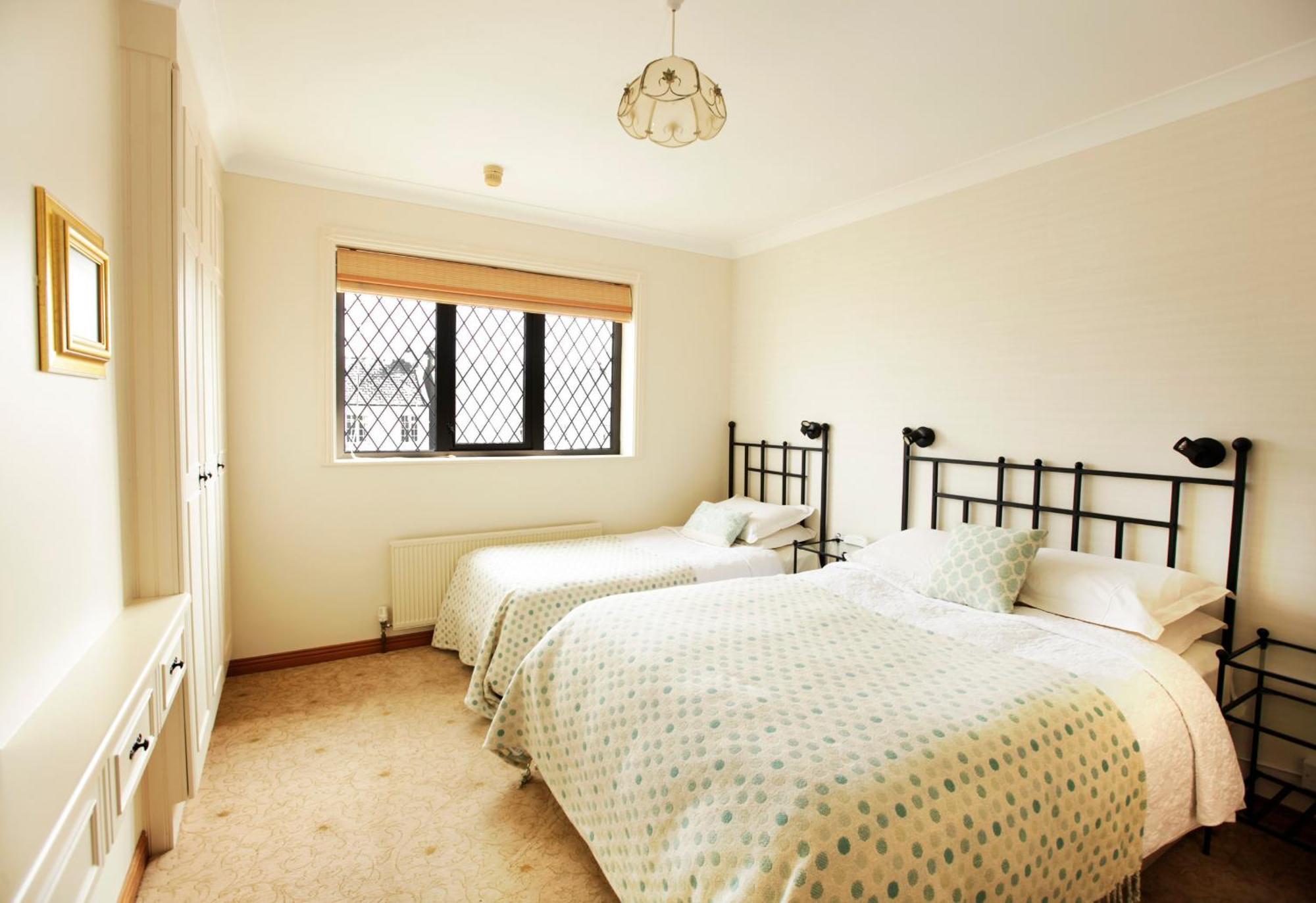Ardawn House Bed & Breakfast กัลเวย์ ห้อง รูปภาพ A bedroom at the hotel
