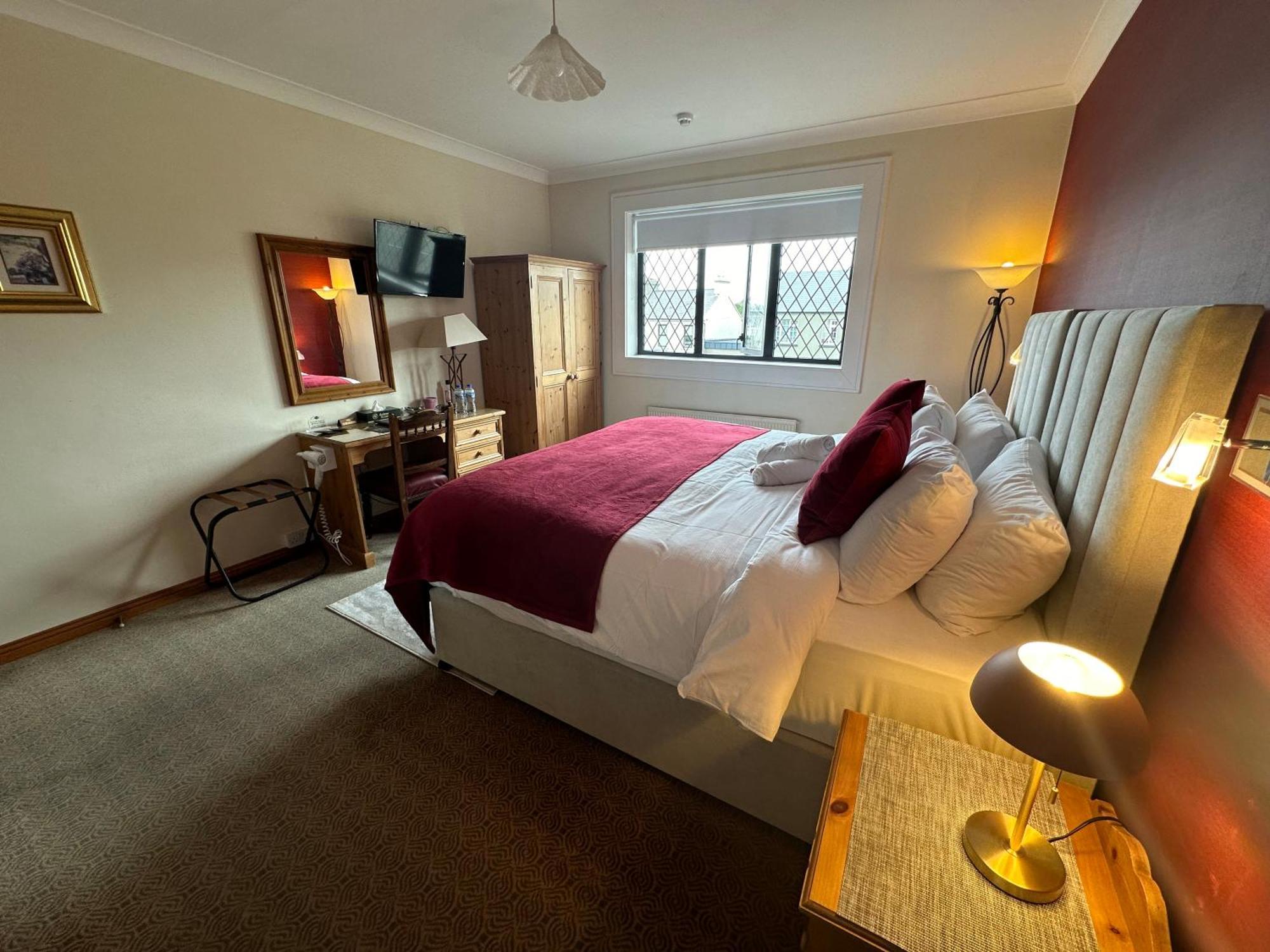 Ardawn House Bed & Breakfast กัลเวย์ ภายนอก รูปภาพ A bedroom at the hotel