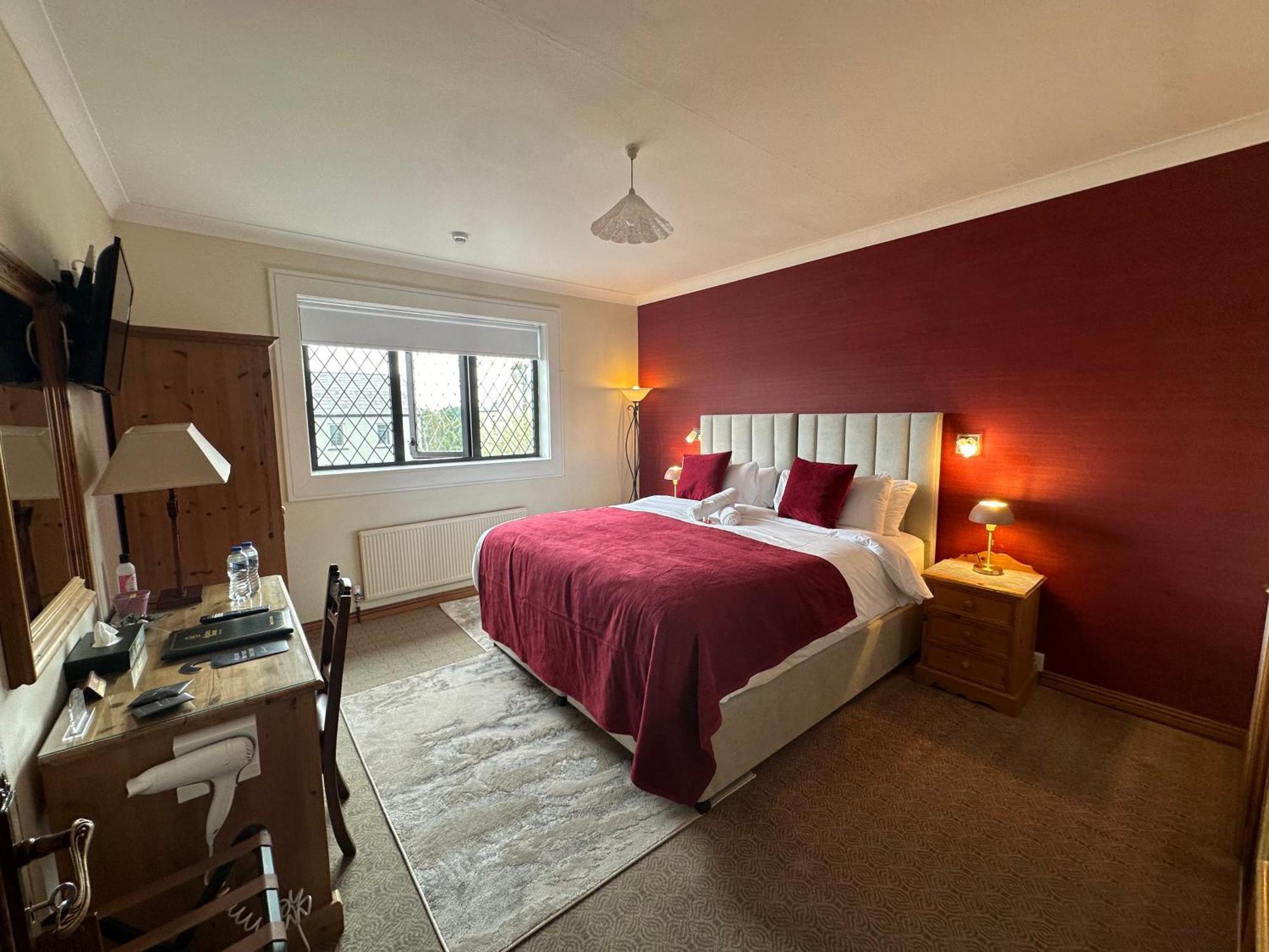 Ardawn House Bed & Breakfast กัลเวย์ ภายนอก รูปภาพ A bedroom at the hotel