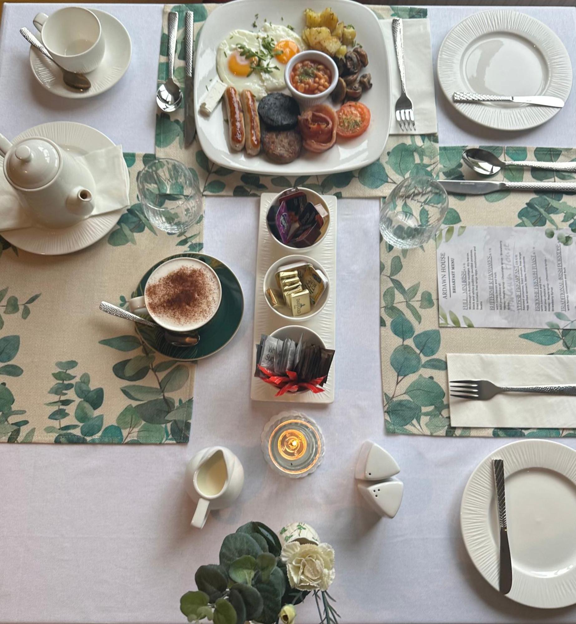Ardawn House Bed & Breakfast กัลเวย์ ภายนอก รูปภาพ A typical breakfast at the hotel