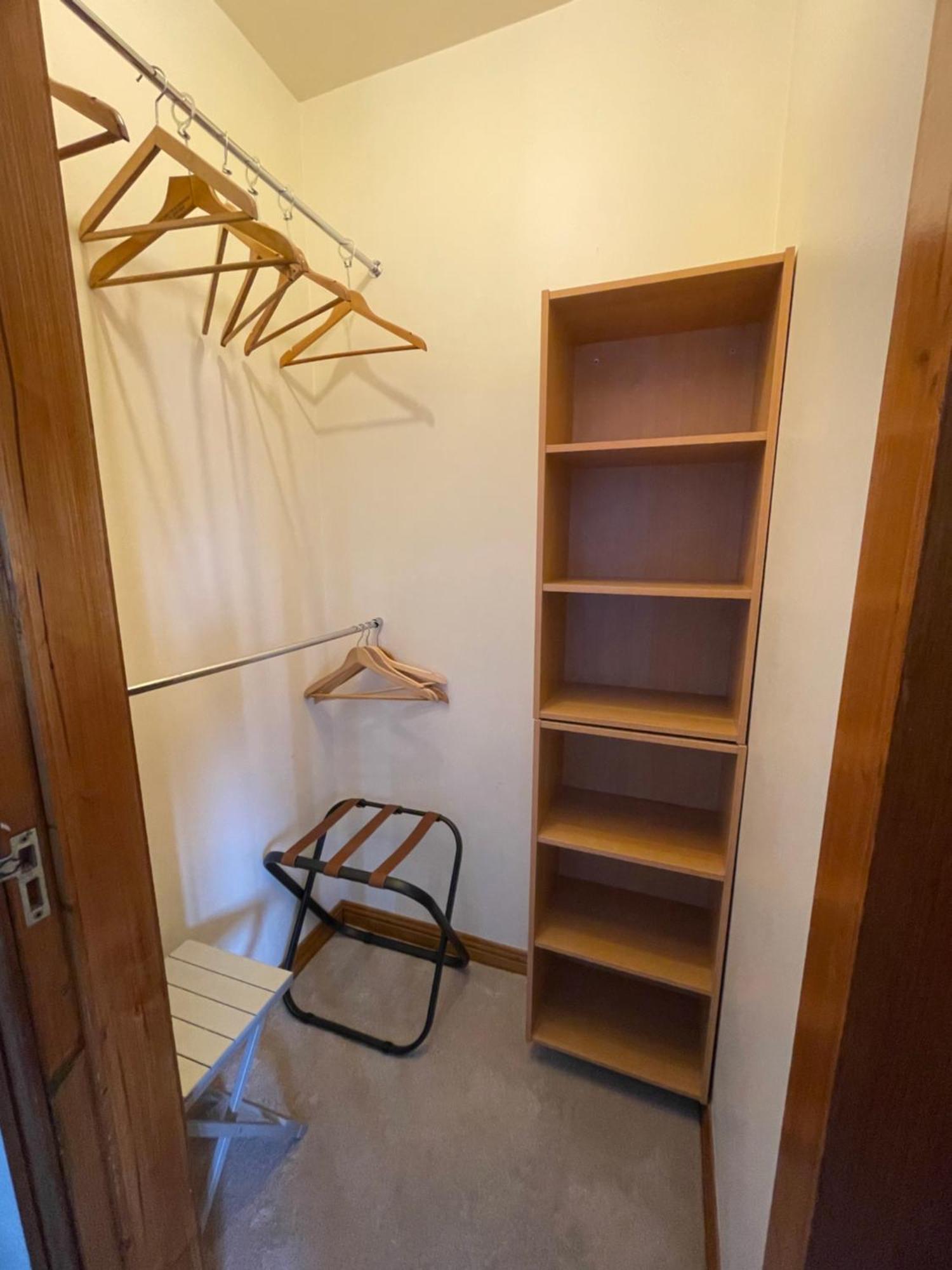 Ardawn House Bed & Breakfast กัลเวย์ ภายนอก รูปภาพ A wardrobe in a hotel room